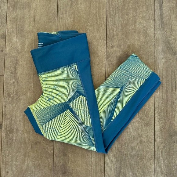 Under Armour Heat Gear Compression Fit Women’s Active Leggings unique colors - Picture 7 of 10